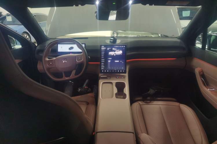 Used Nio EC6 2024 75 kWh Center Console