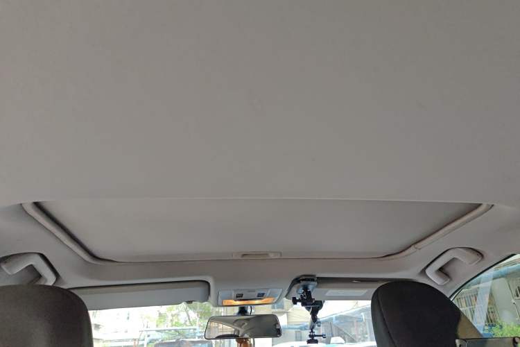 Used Toyota RAV4 2015 2.0L CVT Two-Wheel Drive Fashion Edition Headliner