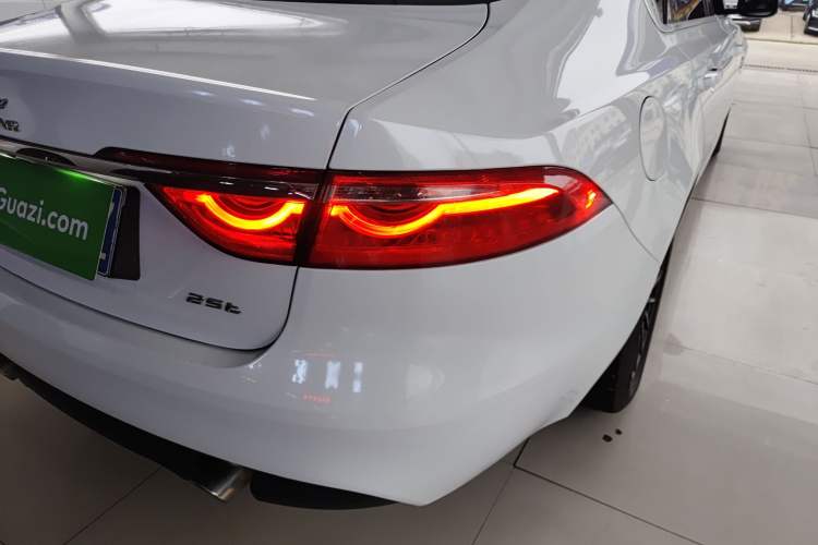 Used Jaguar XF 2016 XF 2.0T Two-Wheel-Drive Luxury Edition
