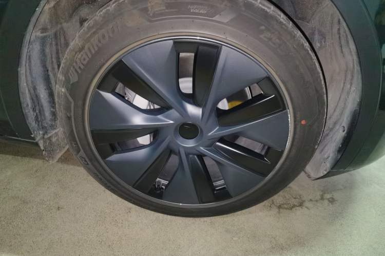 Used Tesla Model Y 2024 Long-Range All-Wheel-Drive Version
