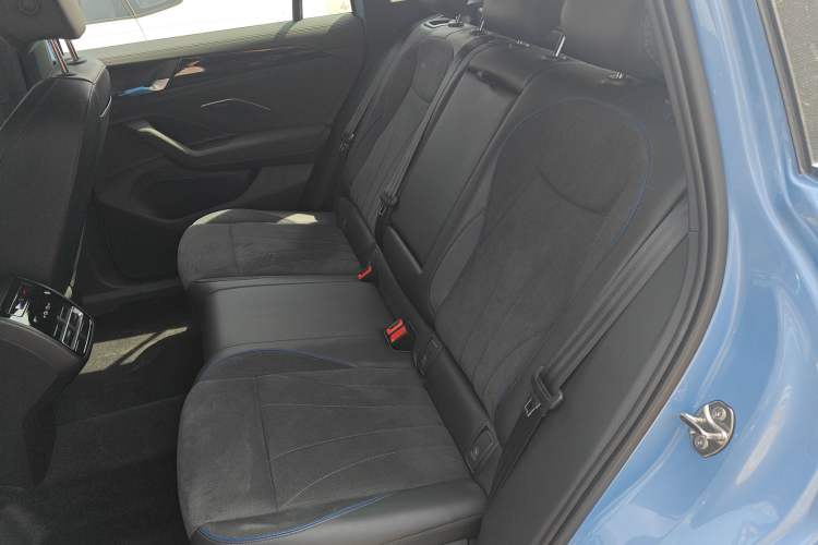 Used Volkswagen Tiguan L 2024 PRO 380TSI Four-Wheel Drive R-Line Prestige Edition Left Rear Seat