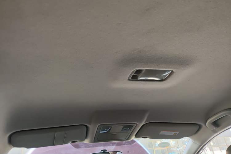 Used Nissan Tiida 2011 1.6L Manual Comfort Edition