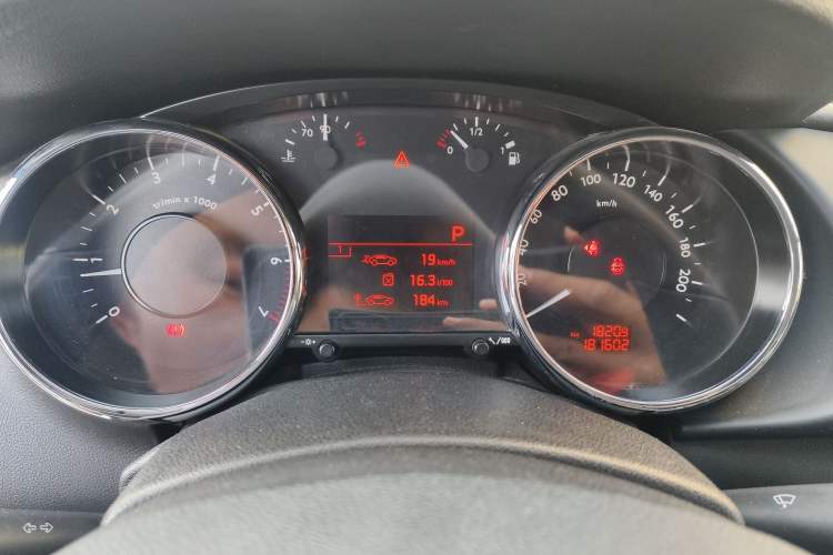 Used Peugeot 3008 2015 2.0L Automatic Trend Edition
