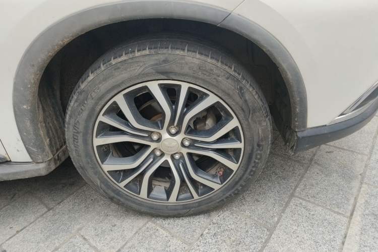 Used Mitsubishi Outlander 2017 2.0L Two-Wheel Drive Glory Edition 5 Seats Right Front Wheel Hub