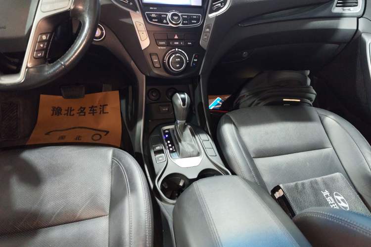 Used Hyundai Santa Fe 2015 2.4L Automatic Two-Wheel Drive Smart Version 5 Seats