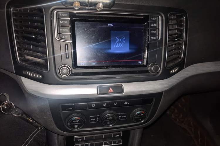 Used Volkswagen Sharan 2016 380TSI Comfort Edition 7-Seater Audio And AC Panel