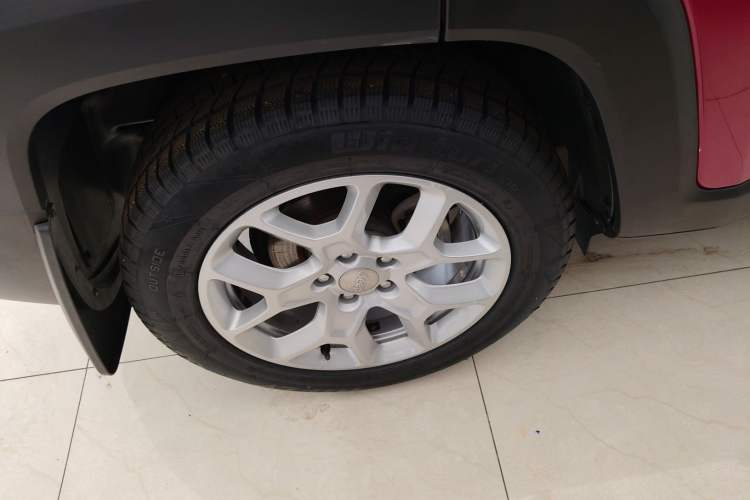 Used Jeep Renegade 2017 180T Automatic Jingneng Edition Right Rear Wheel Hub