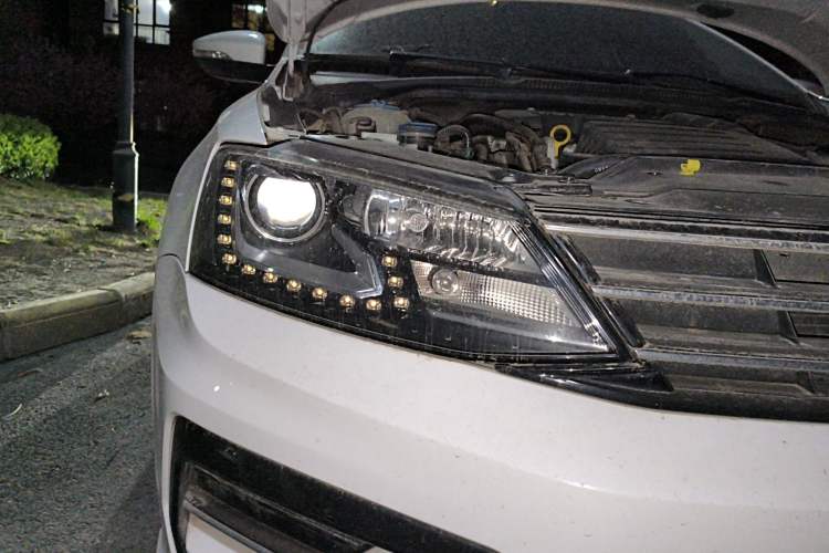 Used Volkswagen Sagitar 2018 280TSI DSG Ignite Edition Right Front Headlight