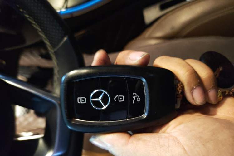 Used Mercedes-Benz E-Class 2017 E 300 L Sporty and Stylish Model
