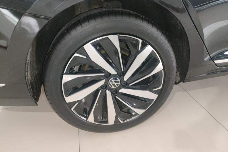 Used Volkswagen Passat 2023 380TSI Luxury Edition
