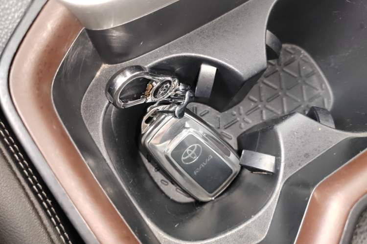 Used Toyota RAV4 2020 2.0L CVT Two-Wheel Drive Fashion PLUS Edition
