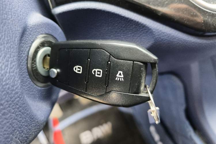 Used BAW Ruisheng Ace M7 2024 2.0L CNG Comfort Version 7 Seats Vehicle Key