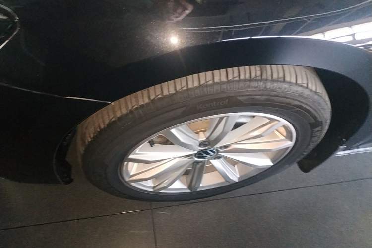 Used Volkswagen Magotan 2020 330TSI DSG Leading Model Left Front Wheel Hub