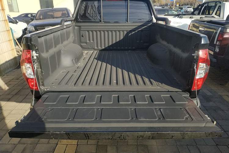 Used SAIC MAXUS Xingji 2023 Starry R 2.0T Automatic Diesel 2WD Luxury Edition Long-Box Model
