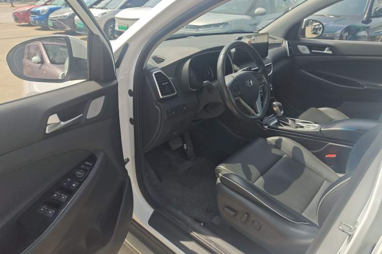 Used Hyundai Tucson 2019 280TGDi Dual-Clutch Two-Wheel Drive Fashion Edition China V Standard Driver Seat