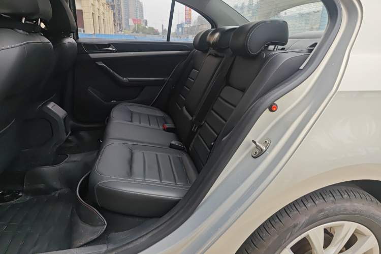 Used Volkswagen Lavida 2017 1.6L Manual Comfort Edition
