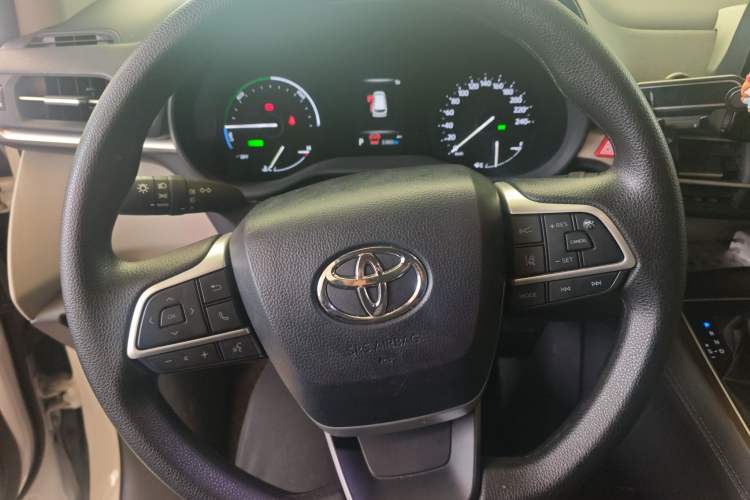 Used Toyota Sienna 2023 2.5L Hybrid Comfort Edition