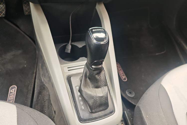 Used Skoda Fabia 2017 1.4L Automatic Car Enjoy Edition Gear Lever