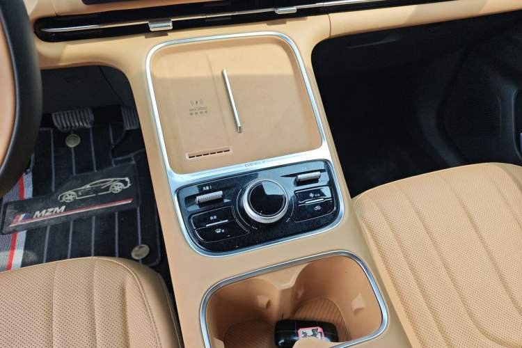 Used Geely Galaxy Xingjian 7 EM-i 2025 120km Flagship Edition Gear Lever