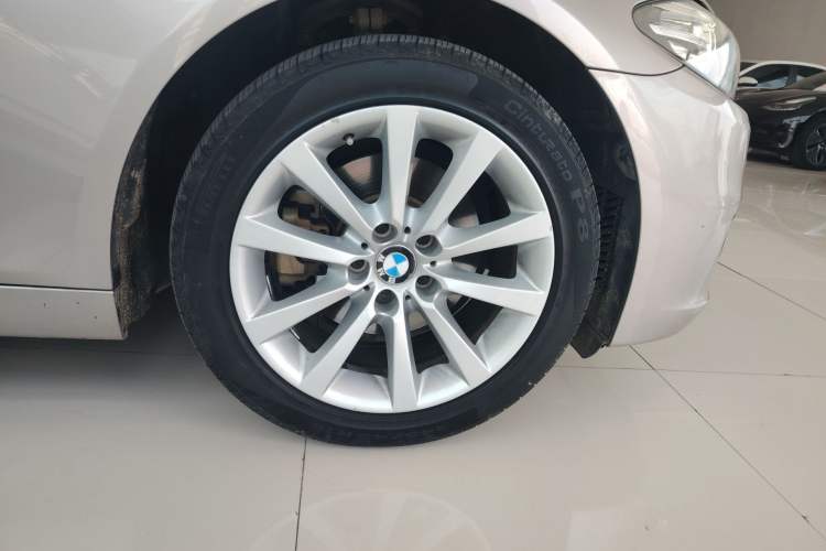 Used BMW 5 Series 2014 528Li Leading Model
