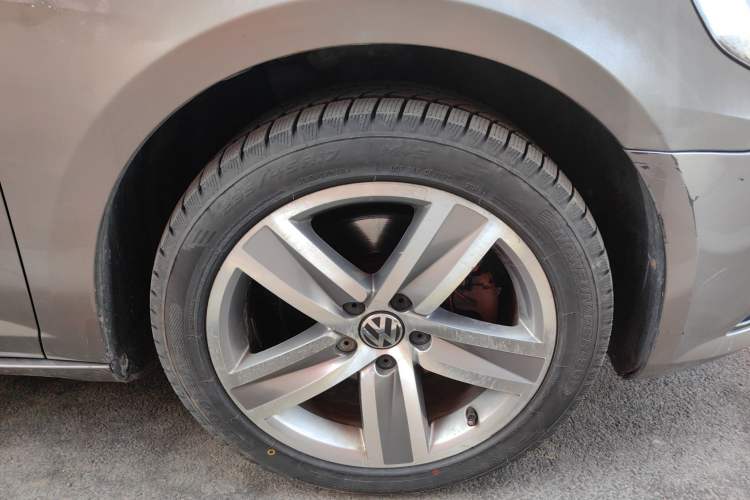 Used Volkswagen FAW-Volkswagen CC 2013 2.0 TSI Luxury Model Right Front Wheel Hub