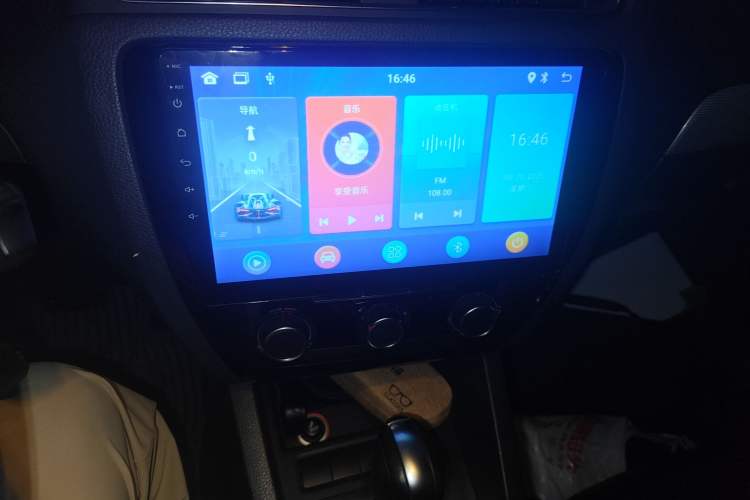 Used Volkswagen Sagitar 2014 1.6L Automatic Comfort Model Audio And AC Panel