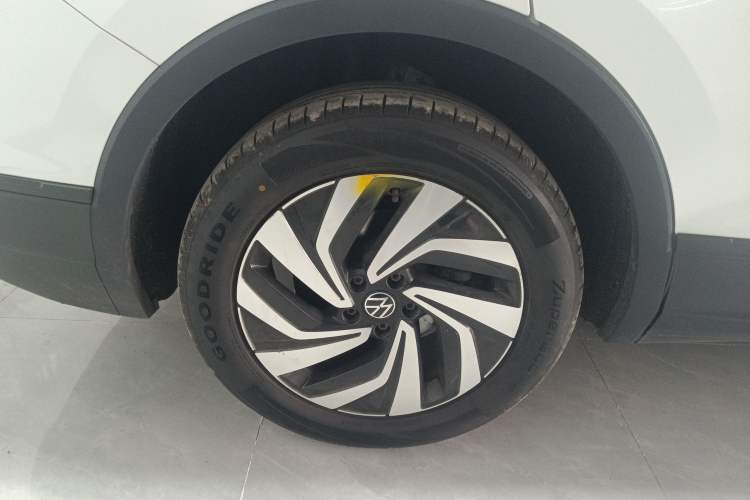 Used Volkswagen Tiguan L 2023 330TSI Automatic Two-Wheel Drive Comfort Edition Right Rear Wheel Hub