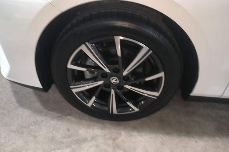 Used CHANGAN Eado 2024 1.5T GDI Automatic Flagship Edition Left Front Wheel Hub