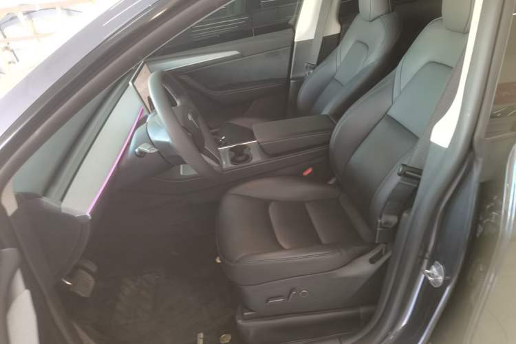 Used Tesla Model Y 2023 Long-Range All-Wheel-Drive Version Left Front Seat