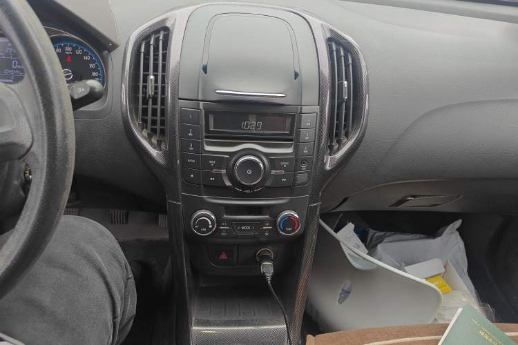 Used Baojun 610 2014 CROSS 1.5L Manual Comfort Model