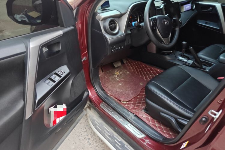 Used Toyota RAV4 2016 2.0L CVT Two-Wheel Drive Fashion Edition China V Standard Driver Seat