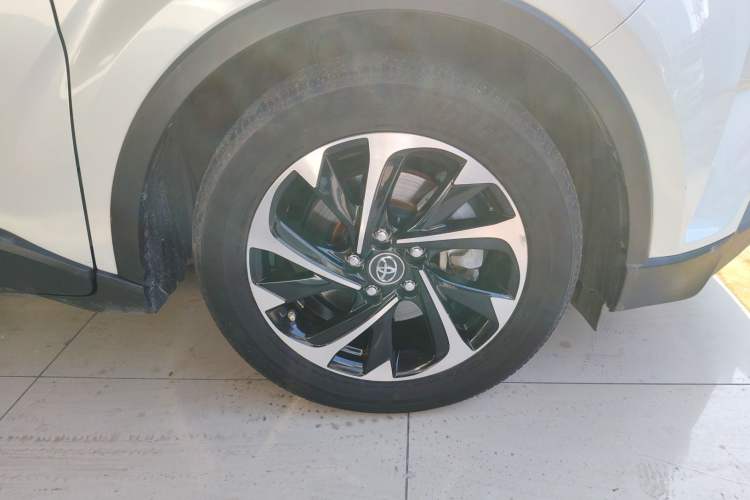 Used Toyota IZOA 2018 2.0L Yichi Version China VI Standard