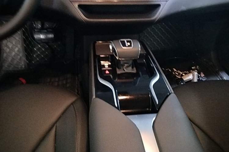 Used Hongqi E-QM5 2022 431 km Charge & Enjoy Edition