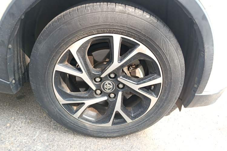 Used Toyota C-HR 2018 2.0L Leading with Sunroof China VI Standard Right Front Wheel Hub