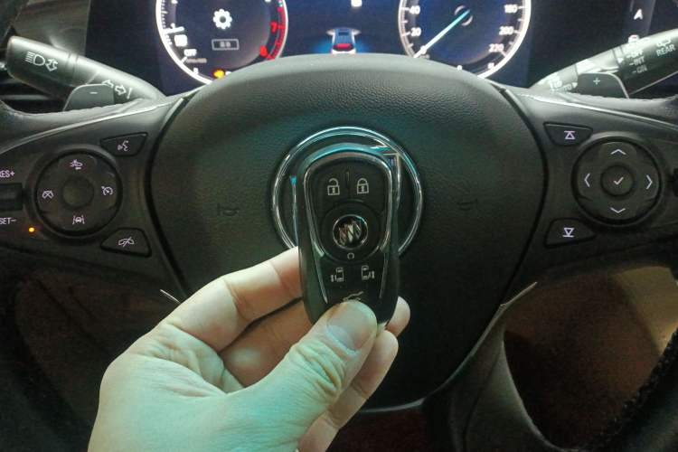 Used Buick GL8 2021 ES Landtrek 653T Luxury Model