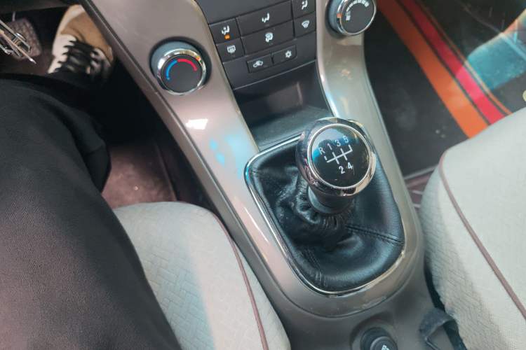 Used Chevrolet Cruze 2015 1.5L Classic SE MT
