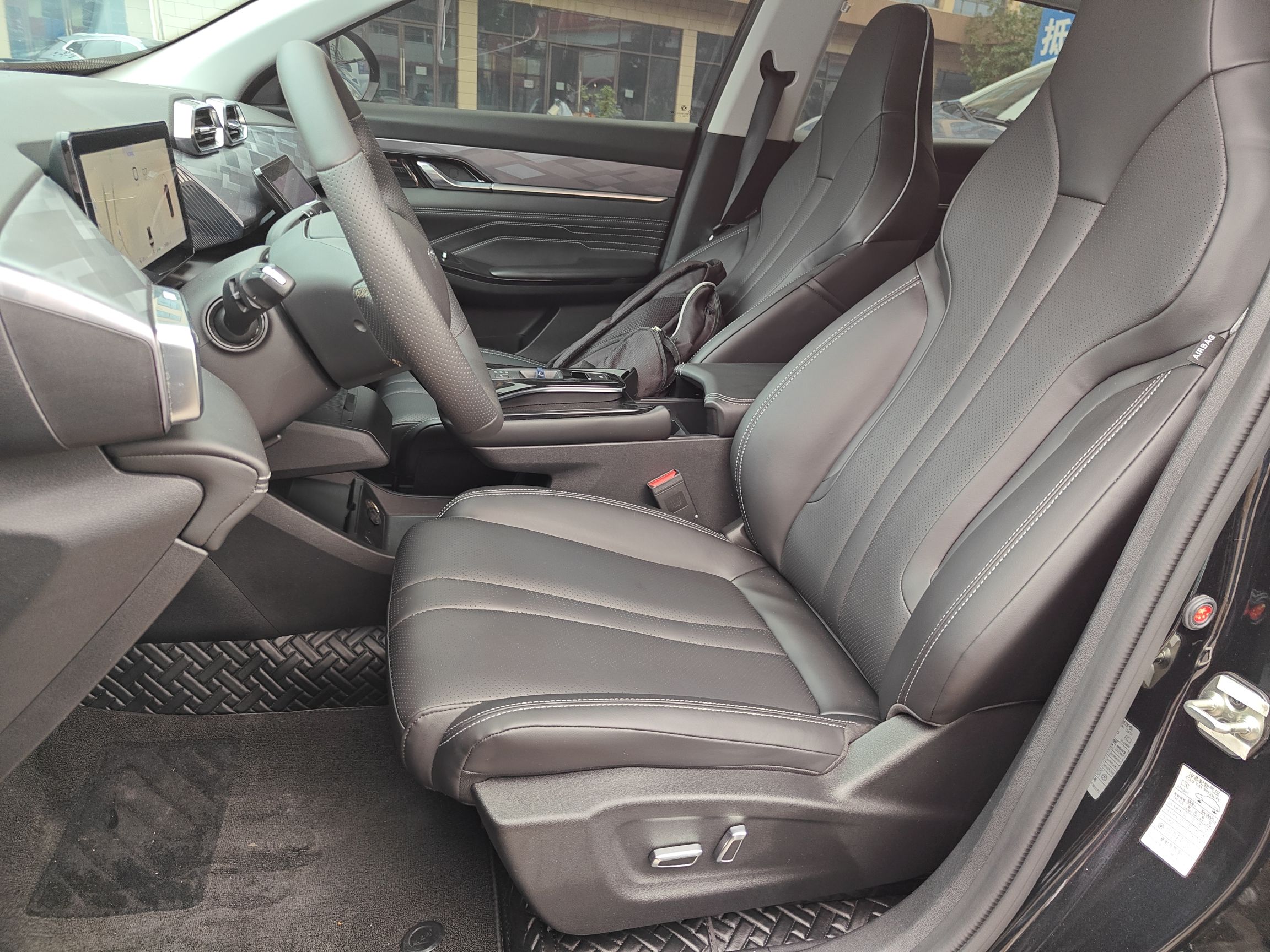 Переднее сиденье в автомобиле