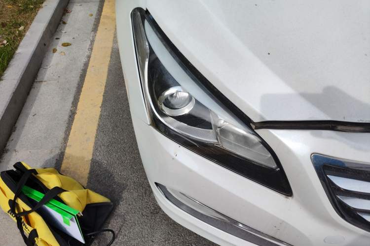 Used Hyundai Mistra 2014 1.8L Manual Comfort GL Model Right Front Headlight