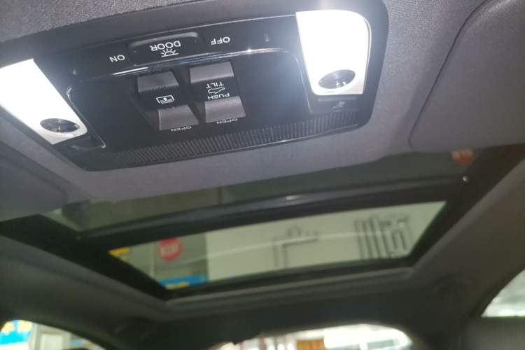 Used Honda XR-V 2017 1.8L EXi CVT Comfort Version Headliner