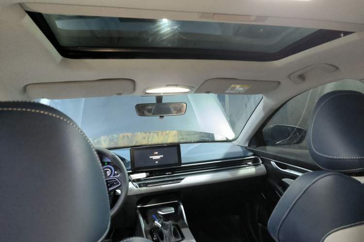 Used Geely Auto Emgrand 2022 4th Generation 1.5L CVT Flagship Model Headliner