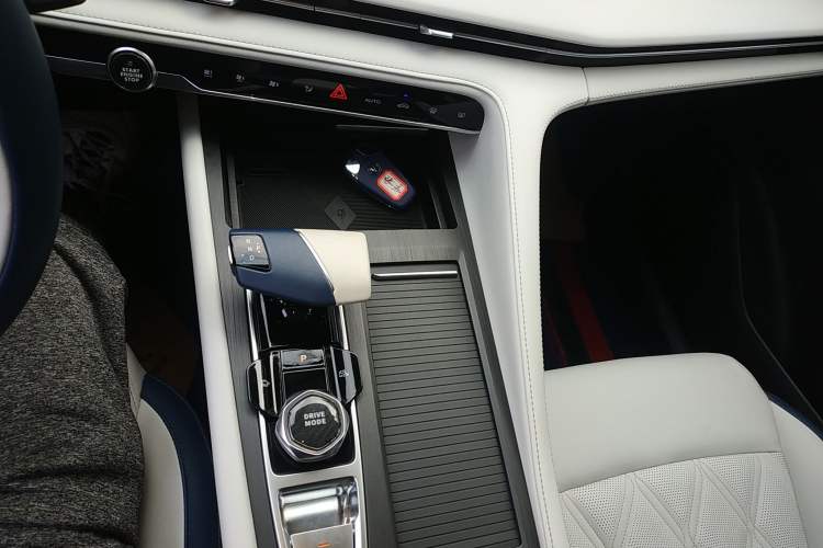 Used CHANGAN CS75 PLUS 2022 2nd Generation 2.0T Automatic Navigation Version Gear Lever