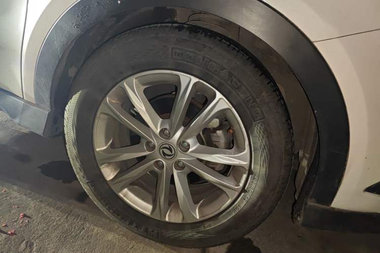 Used Dongfeng Fengon 580 2016 1.5T Manual Luxury Edition Right Front Wheel Hub
