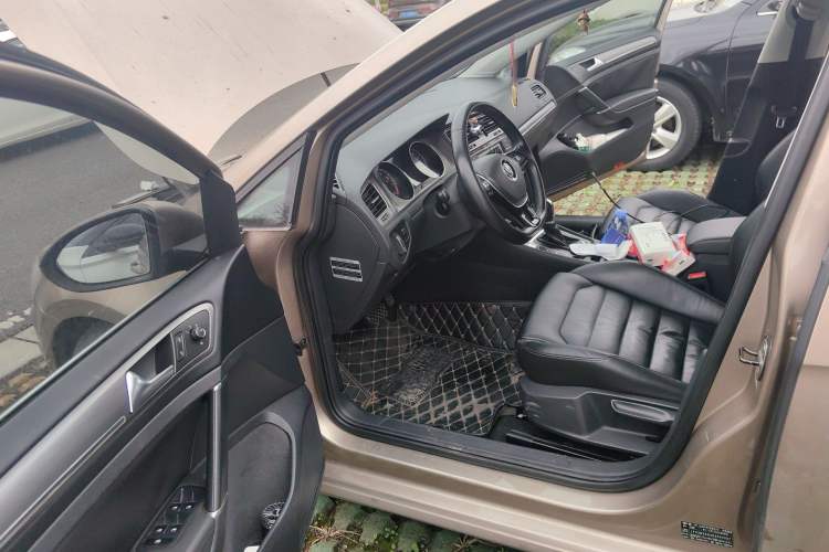 Used Volkswagen Golf 2014 1.4TSI Automatic Luxury Model Driver Seat