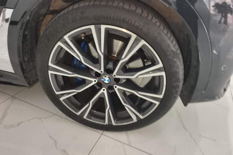 Used BMW X7 2022 xDrive40i Executive M Sport Package Right Front Wheel Hub