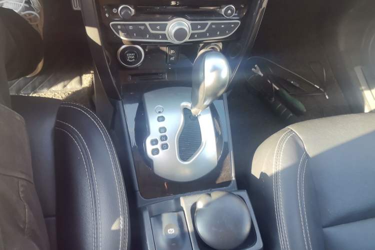 Used Renault Koleos 2013 2.5L Two-Wheel Drive Comfort Edition Gear Lever