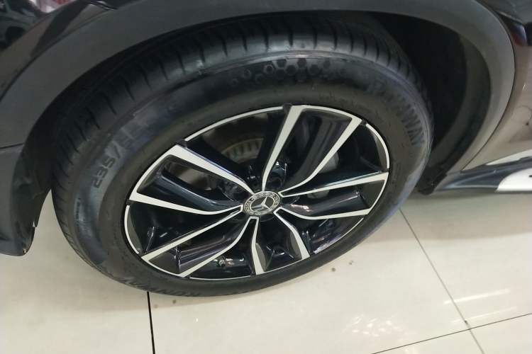 Used Mercedes-Benz GLC 2020 Facelift GLC 300 L 4MATIC Dynamic Edition Left Front Wheel Hub