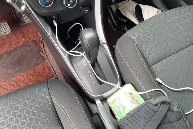 Used Chevrolet Trax 2018 330T Automatic Two-Wheel Drive Elite Model Gear Lever