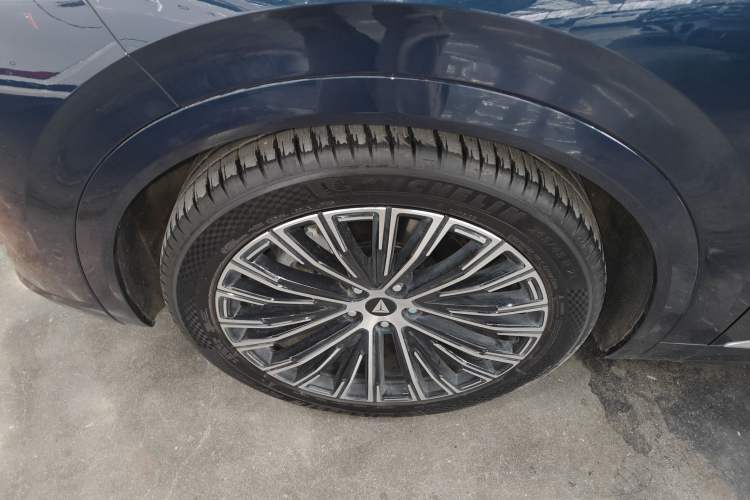 Used Deepal S09 2025 Four-Wheel Drive Ultra+ Custom Edition Exterior 4