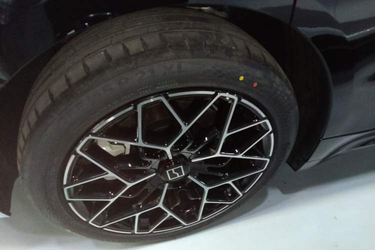 Used Zeekr 001 2026 Model 103° Rear-Drive Max Version Right Rear Wheel Hub