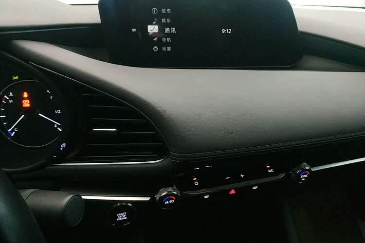 Used Mazda 3 Axela 2021 2.0L Automatic ZhiZun Edition Audio And AC Panel